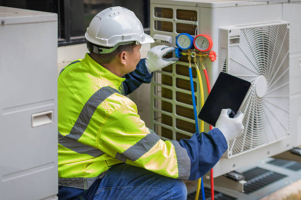 Professional Hvac technician working in Winterthur, DE